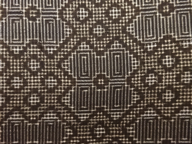 アンティーク　幾何学模様織り出し本場泥大島紬着物